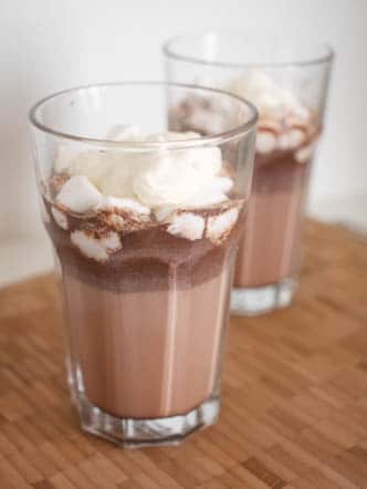Warme chocolademelk met marshmallows | Foodaholic.nl