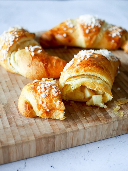 Croissants gevuld met appel | Foodaholic.nl