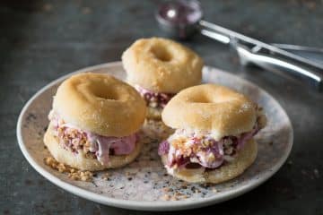 Donut- ijssandwiches | Foodaholic.nl