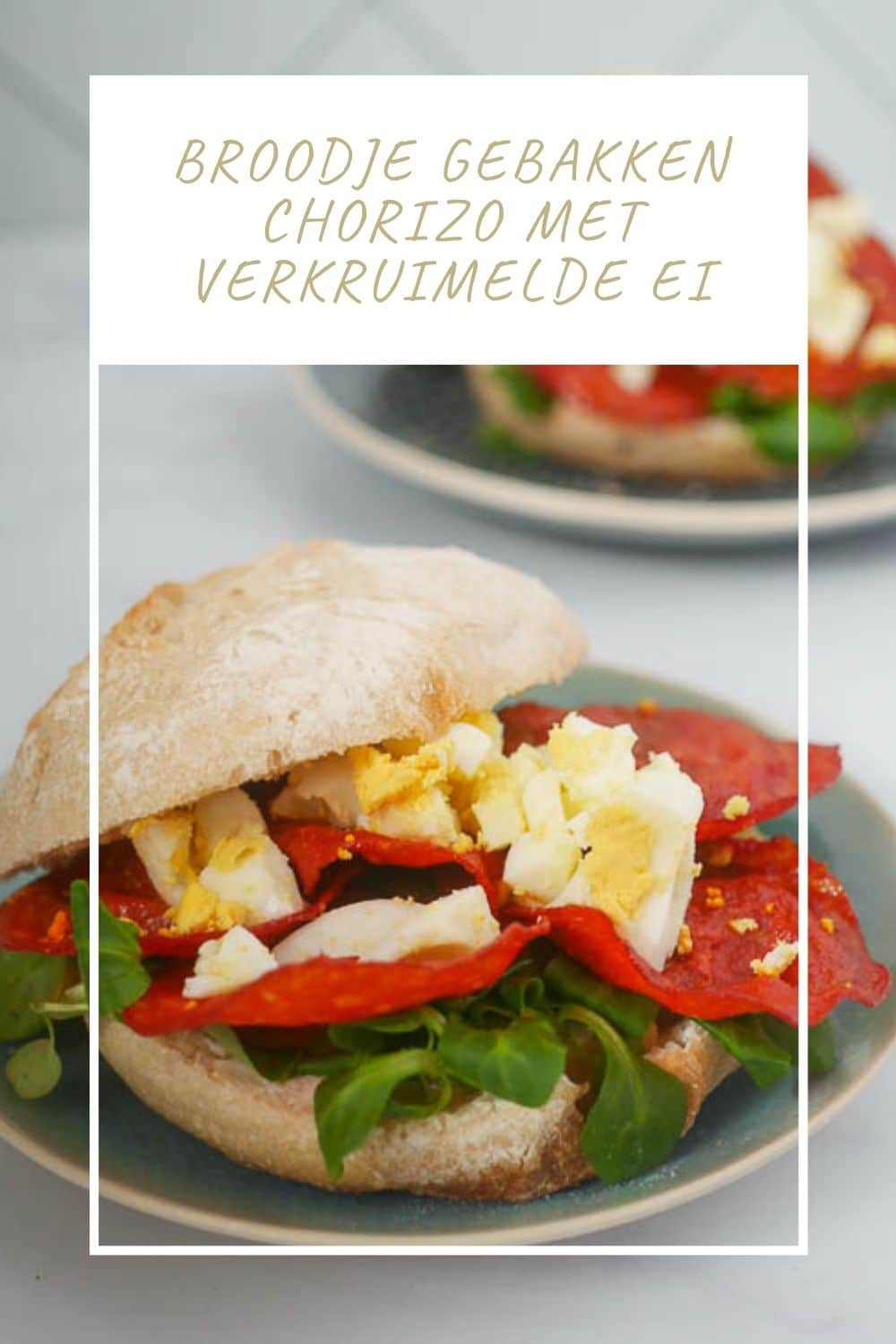 Broodje gebakken chorizo met verkruimelde ei - Pinterest | Foodaholic.nl