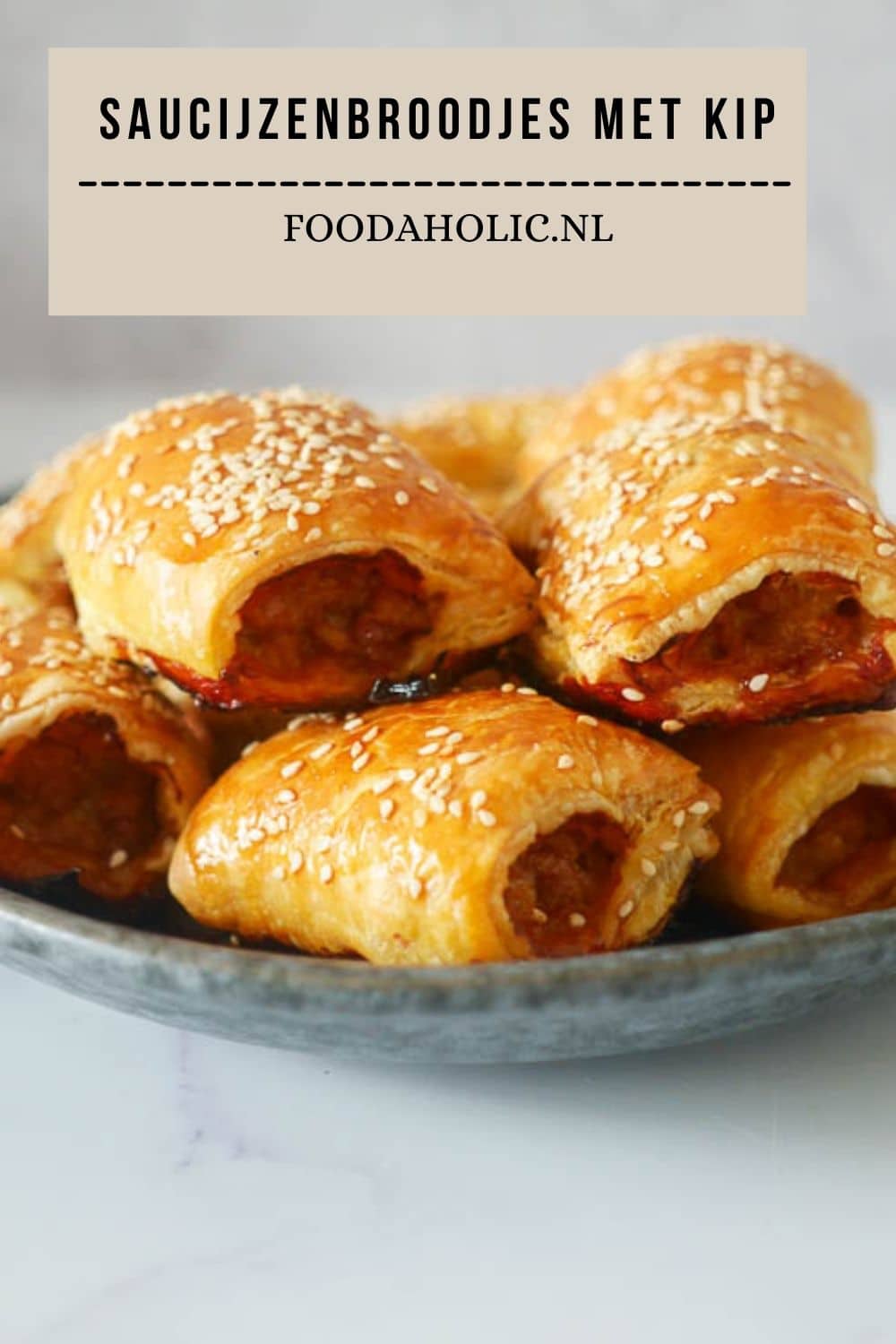 Kleine saucijzenbroodjes van kip | Foodaholic.nl