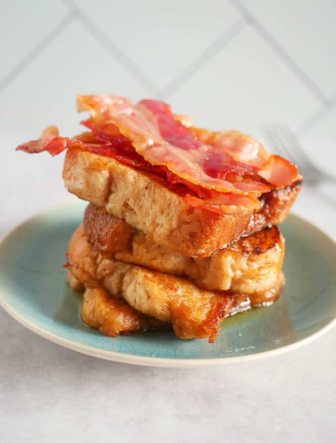 Wentelteefjes van suikerbrood met bacon | Foodaholic.nl